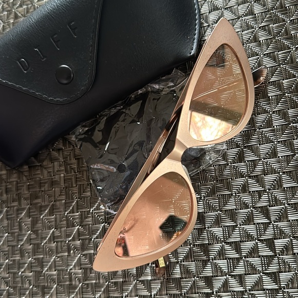 Diff Eyewear Cateye, rose gold. - Picture 2 of 2